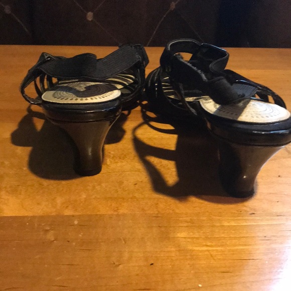 Black sandals with heels - Picture 3 of 4